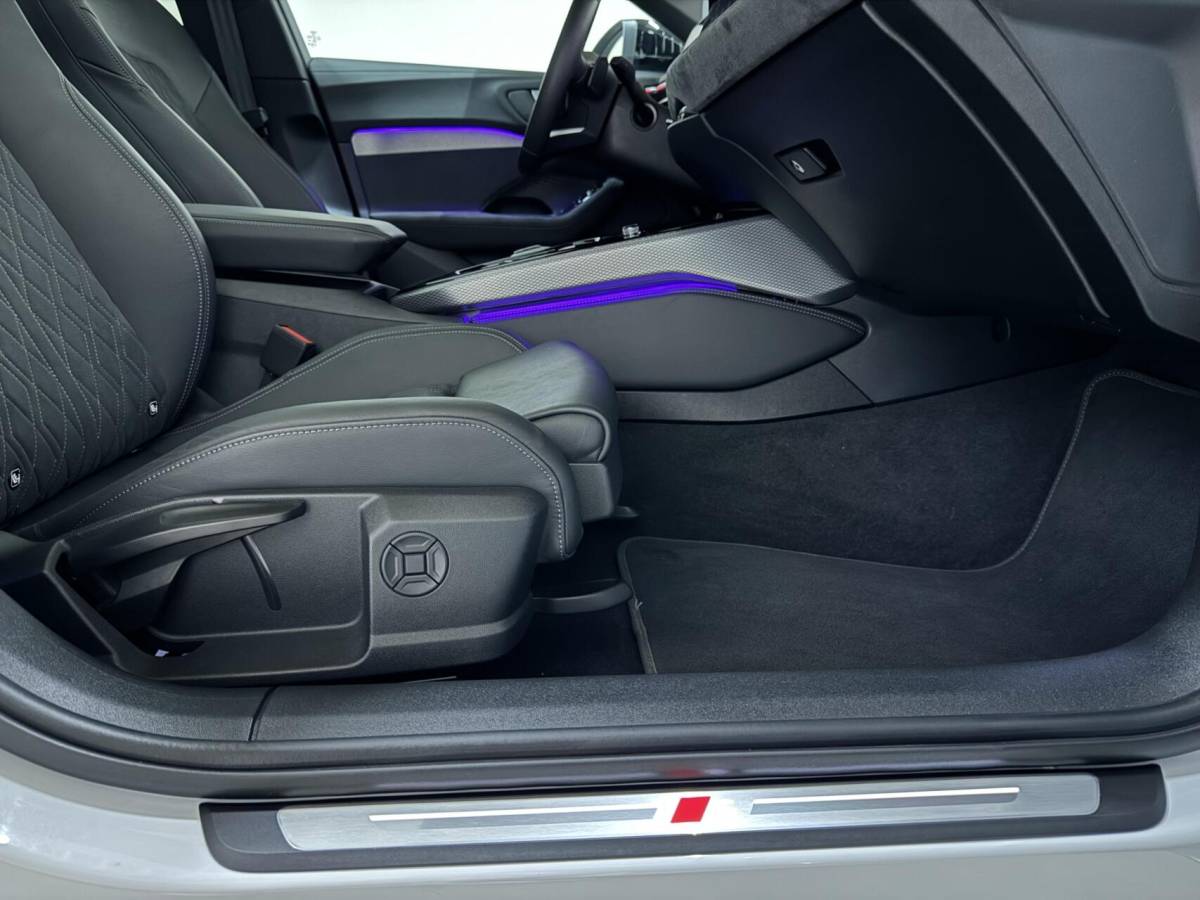 Audi A5 Audi A5 Avant 2.0 e-hybrid quattro S-Line Competition Pano 360° RS-Seats Passenger display