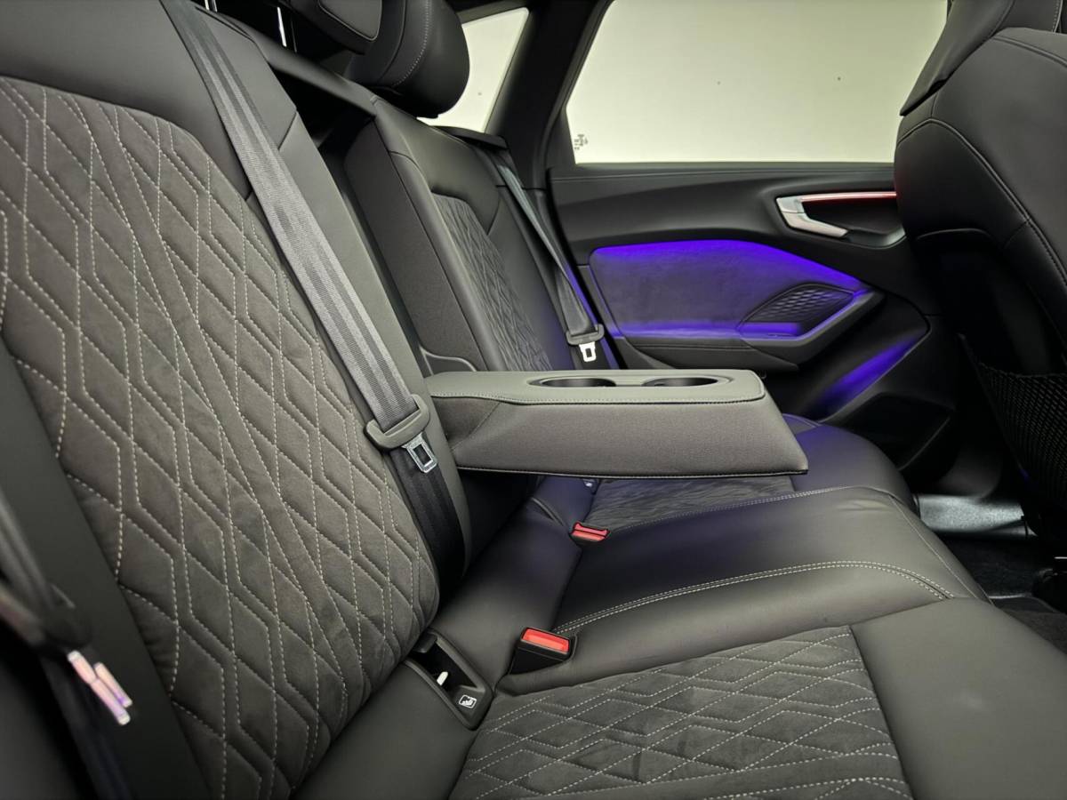 Audi A5 Audi A5 Avant 2.0 e-hybrid quattro S-Line Competition Pano 360° RS-Seats Passenger display