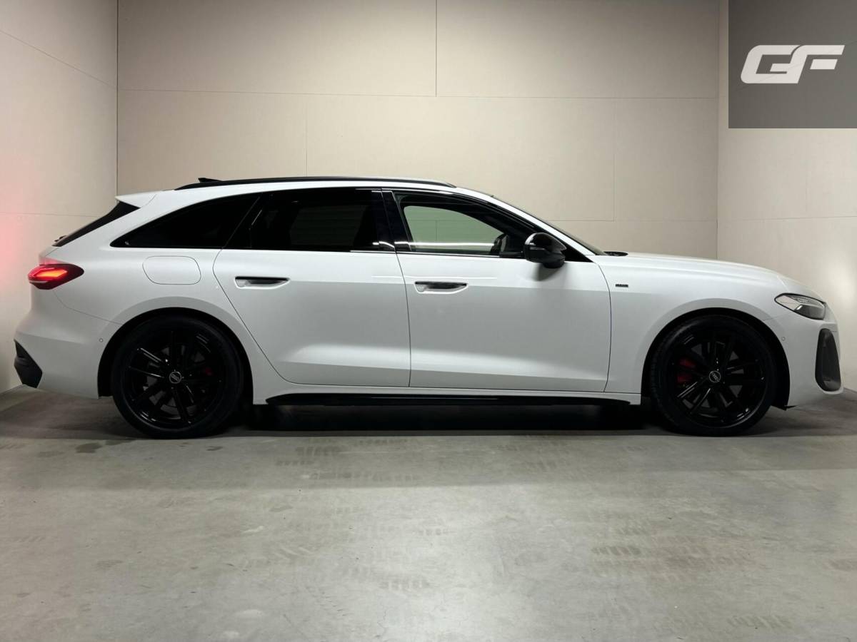 Audi A5 Audi A5 Avant 2.0 e-hybrid quattro S-Line Competition Pano 360° RS-Seats Passenger display