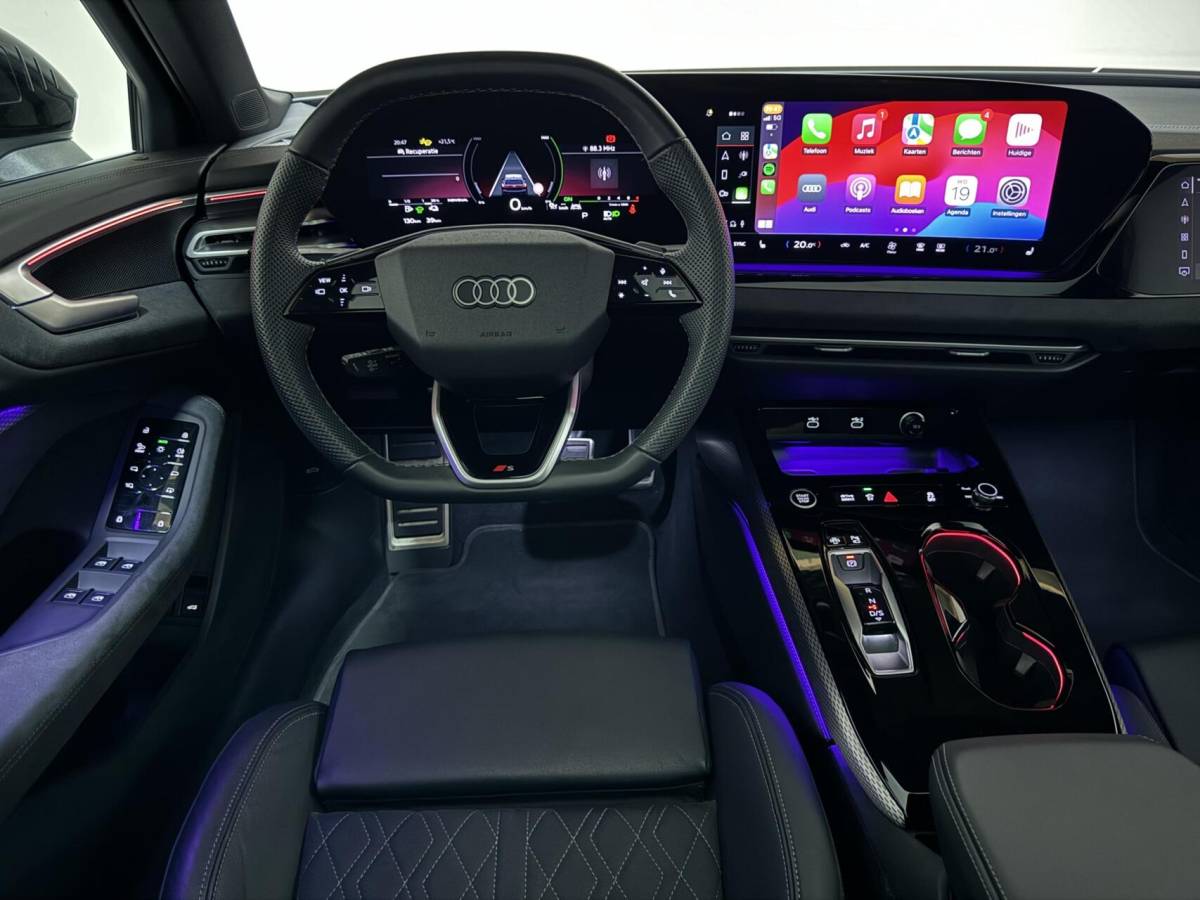 Audi A5 Audi A5 Avant 2.0 e-hybrid quattro S-Line Competition Pano 360° RS-Seats Passenger display