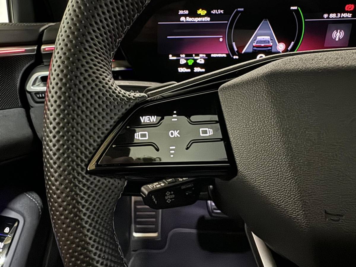 Audi A5 Audi A5 Avant 2.0 e-hybrid quattro S-Line Competition Pano 360° RS-Seats Passenger display