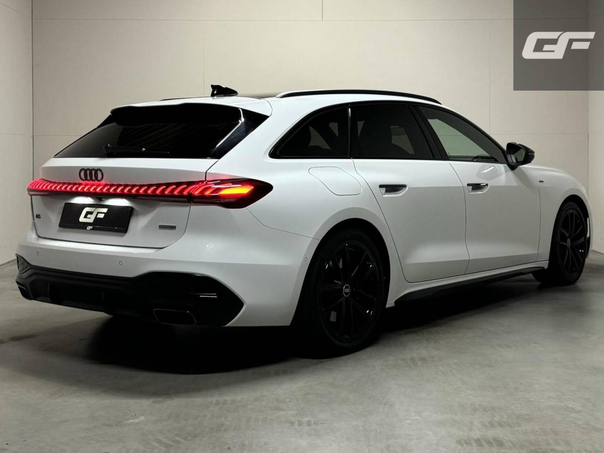 Audi A5 Audi A5 Avant 2.0 e-hybrid quattro S-Line Competition Pano 360° RS-Seats Passenger display