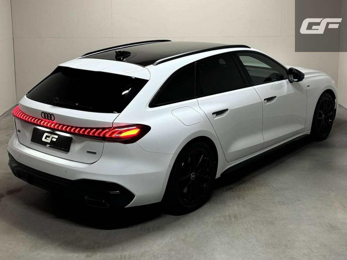 Audi A5 Audi A5 Avant 2.0 e-hybrid quattro S-Line Competition Pano 360° RS-Seats Passenger display
