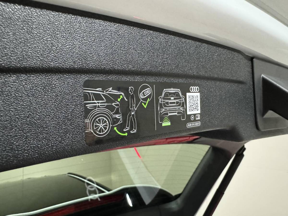 Audi A5 Audi A5 Avant 2.0 e-hybrid quattro S-Line Competition Pano 360° RS-Seats Passenger display
