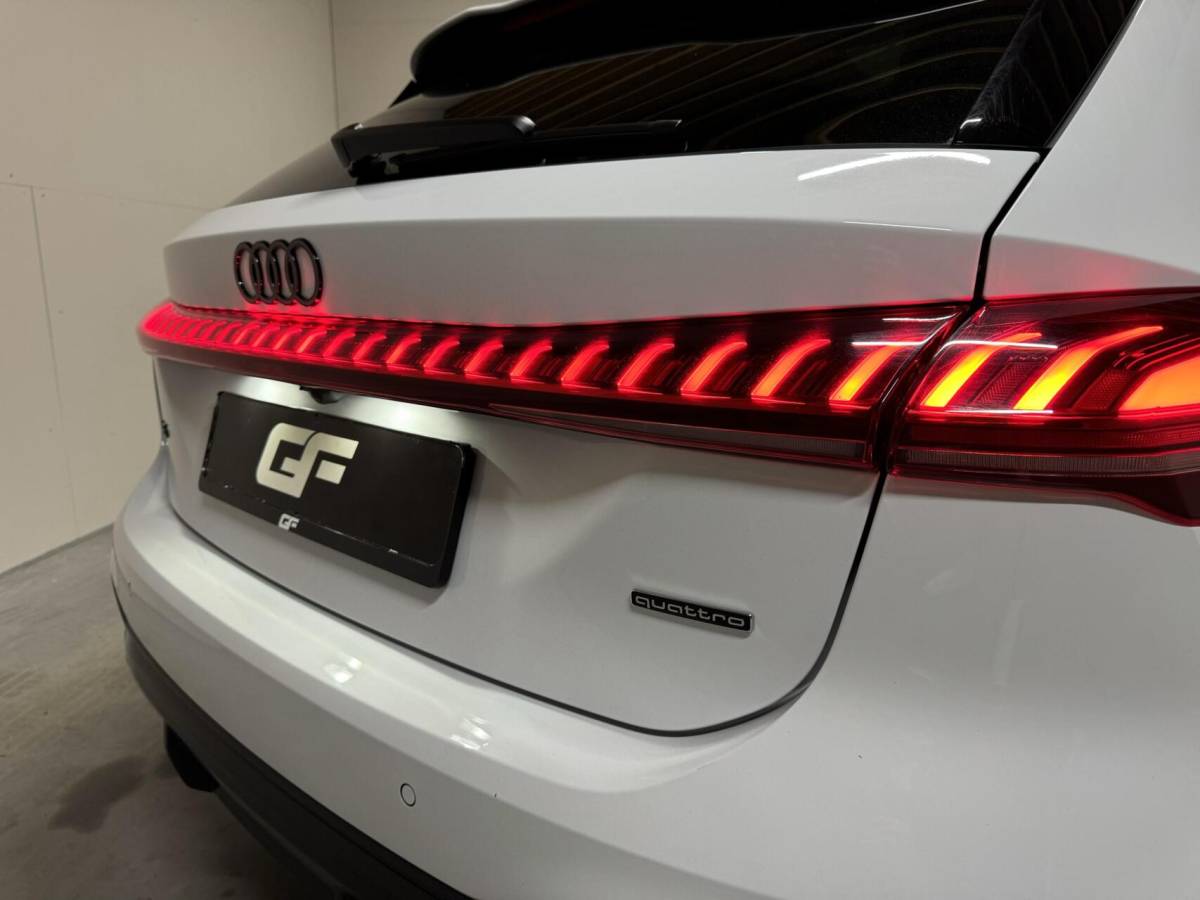 Audi A5 Audi A5 Avant 2.0 e-hybrid quattro S-Line Competition Pano 360° RS-Seats Passenger display
