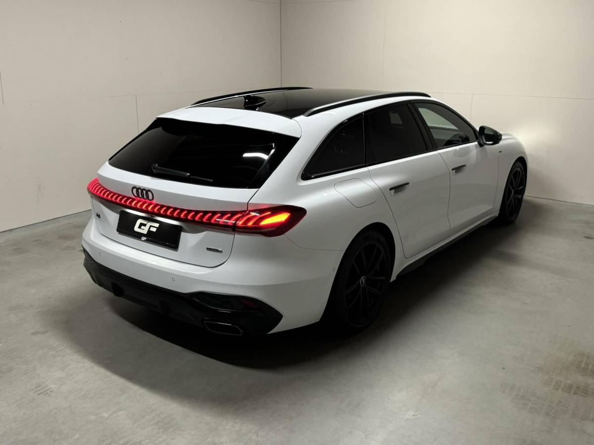 Audi A5 Audi A5 Avant 2.0 e-hybrid quattro S-Line Competition Pano 360° RS-Seats Passenger display