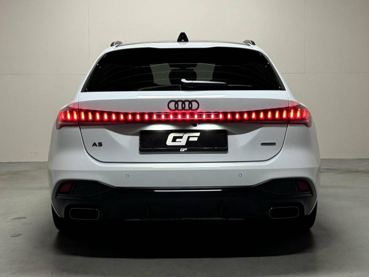 Audi A5 Audi A5 Avant 2.0 e-hybrid quattro S-Line Competition Pano 360° RS-Seats Passenger display