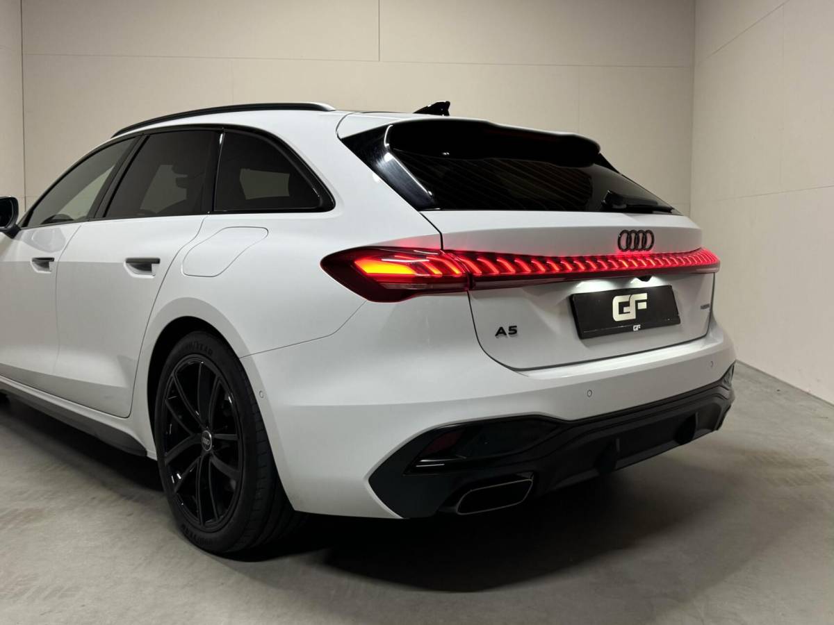 Audi A5 Audi A5 Avant 2.0 e-hybrid quattro S-Line Competition Pano 360° RS-Seats Passenger display