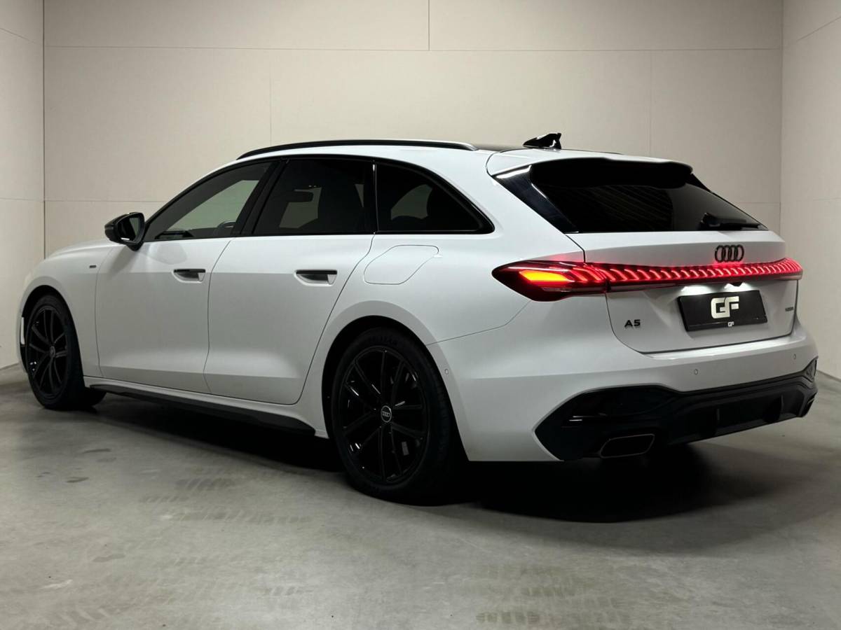Audi A5 Audi A5 Avant 2.0 e-hybrid quattro S-Line Competition Pano 360° RS-Seats Passenger display