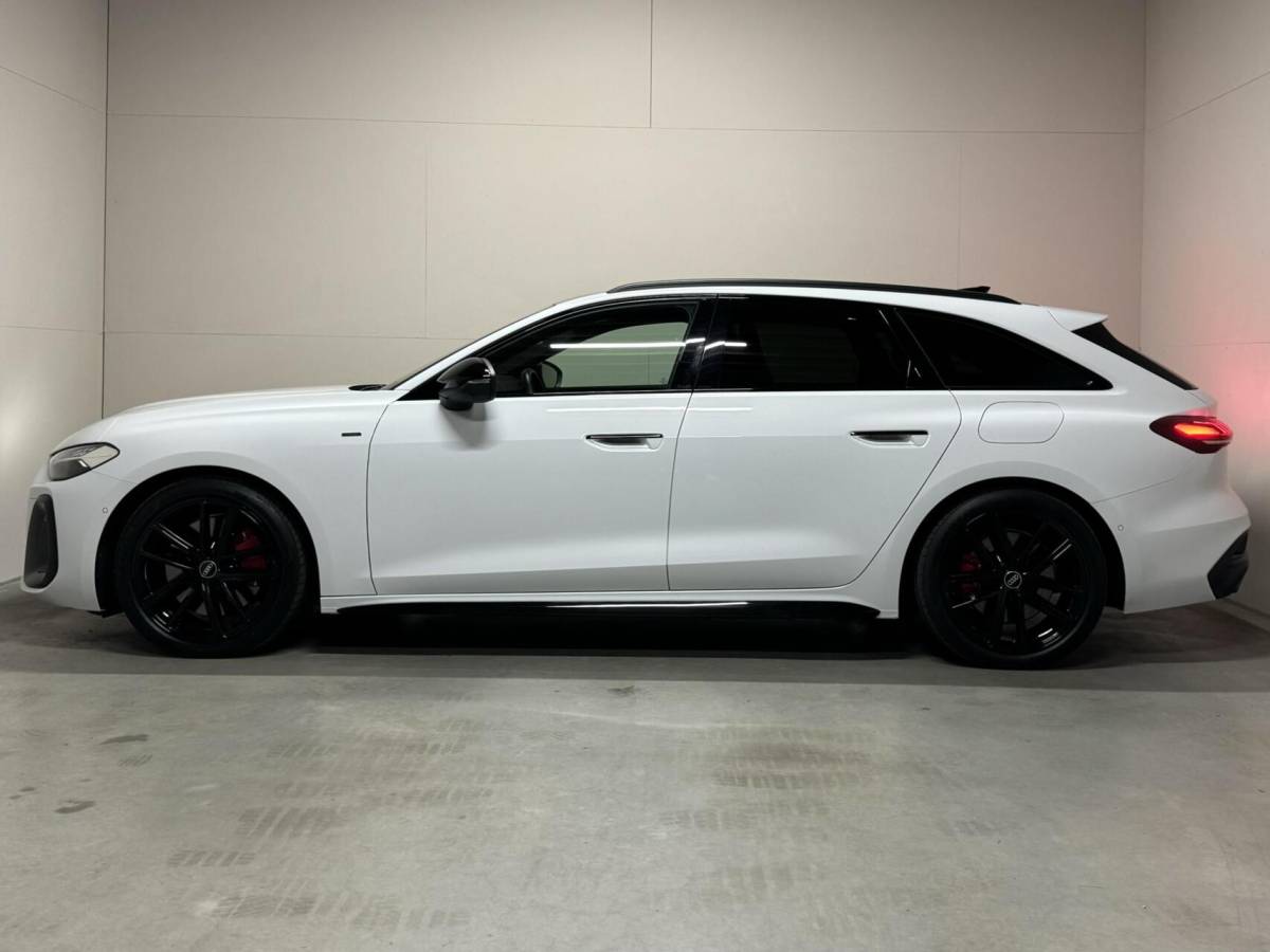 Audi A5 Audi A5 Avant 2.0 e-hybrid quattro S-Line Competition Pano 360° RS-Seats Passenger display