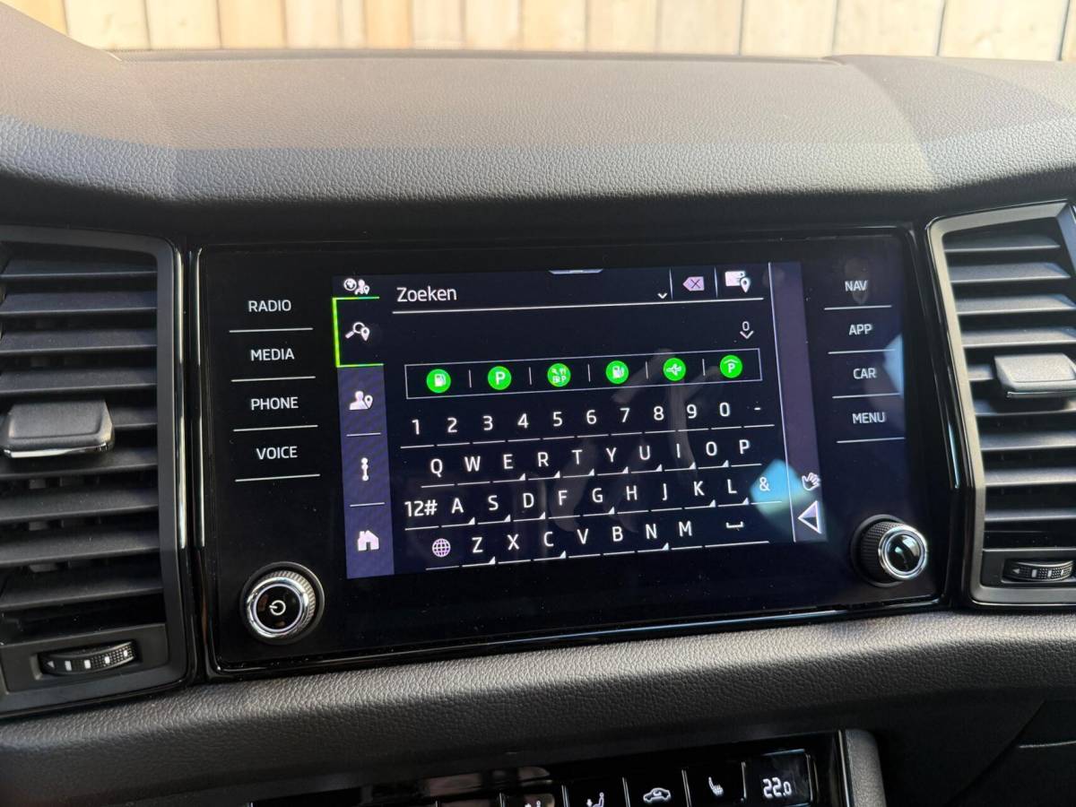 Škoda Kodiaq Skoda Kodiaq 1.5 TSI Sportline Business Automaat | Apple CarPlay/Android Auto | Climate & cruise control | DAB ontvanger | LED koplampen | Navigatiesysteem | Voorstoelen en achterbank verwarmd