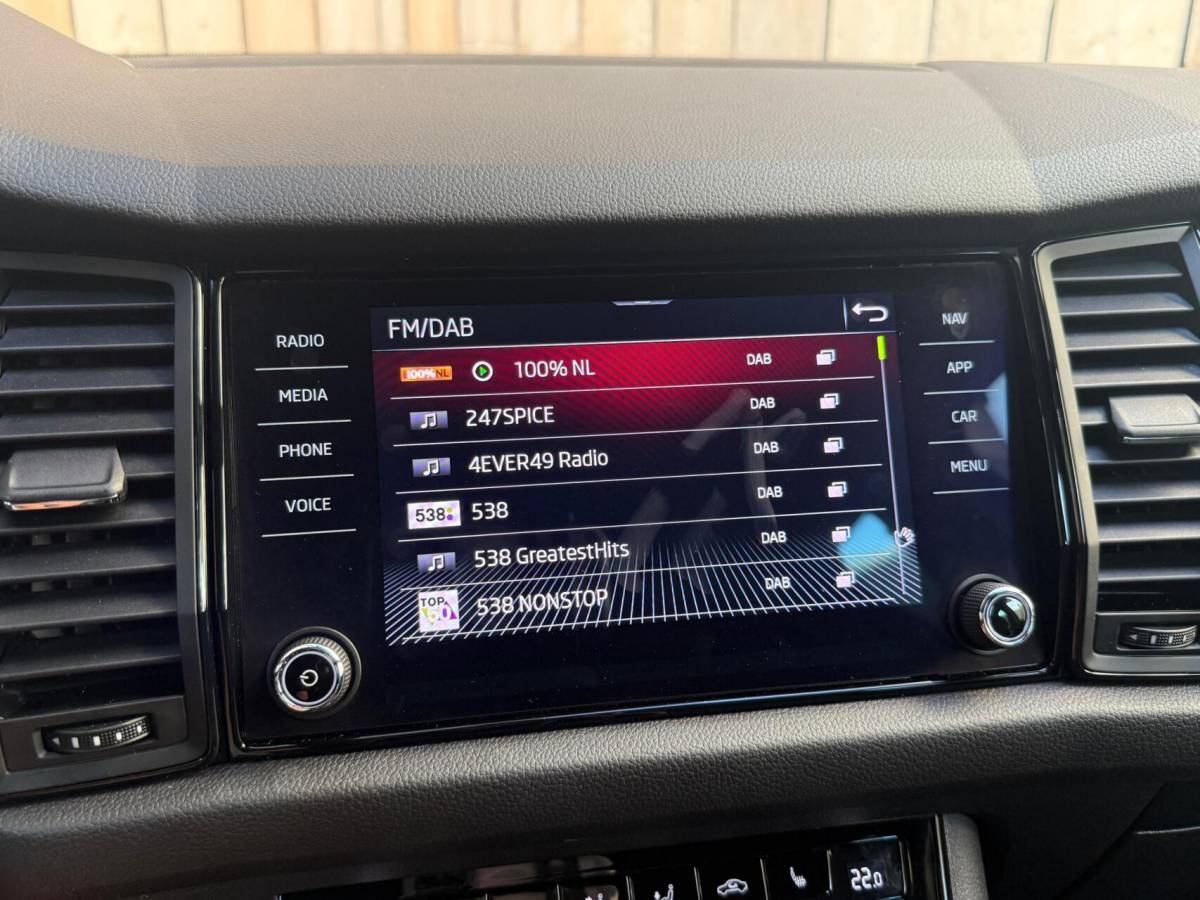 Škoda Kodiaq Skoda Kodiaq 1.5 TSI Sportline Business Automaat | Apple CarPlay/Android Auto | Climate & cruise control | DAB ontvanger | LED koplampen | Navigatiesysteem | Voorstoelen en achterbank verwarmd