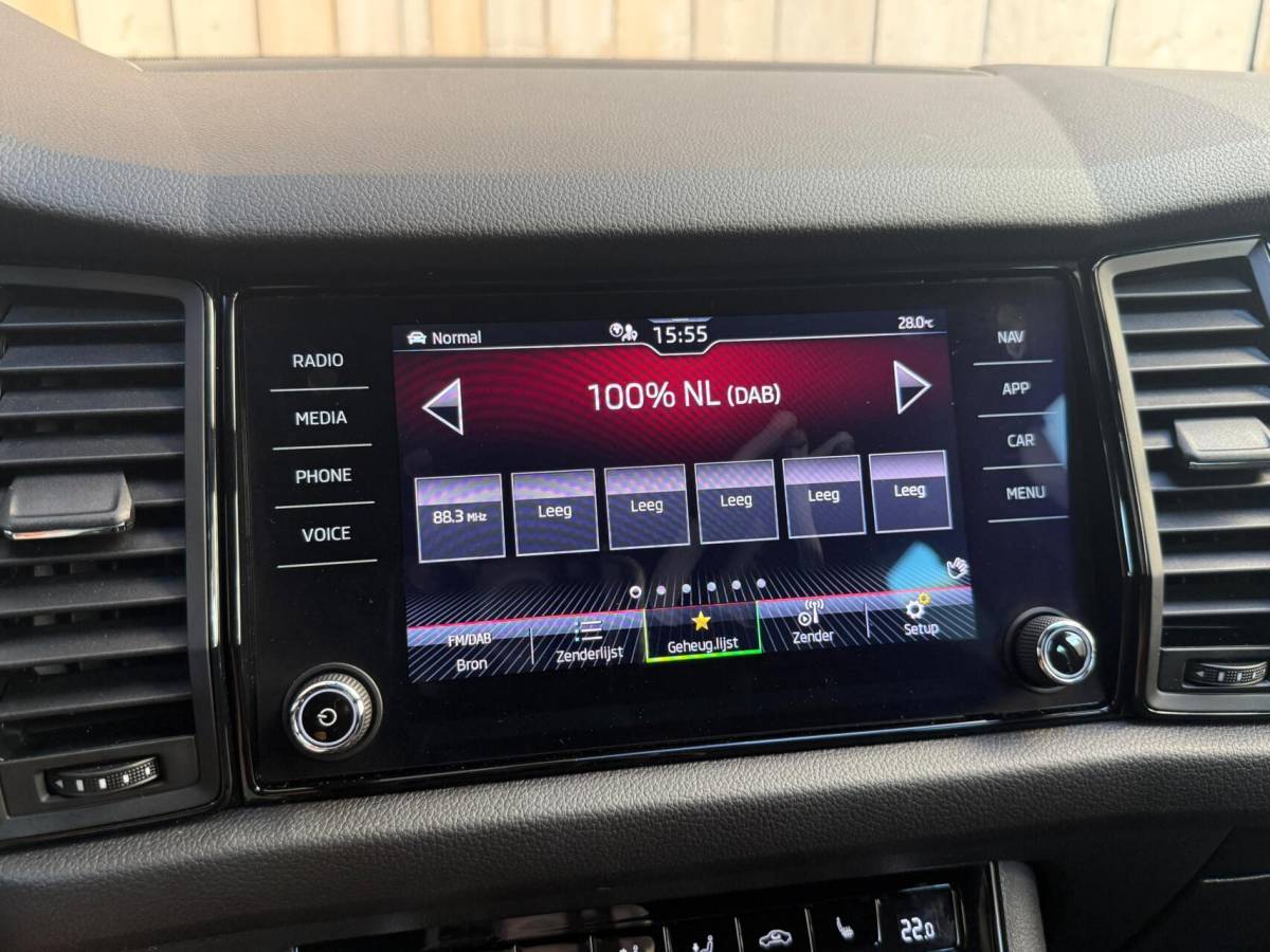 Škoda Kodiaq Skoda Kodiaq 1.5 TSI Sportline Business Automaat | Apple CarPlay/Android Auto | Climate & cruise control | DAB ontvanger | LED koplampen | Navigatiesysteem | Voorstoelen en achterbank verwarmd