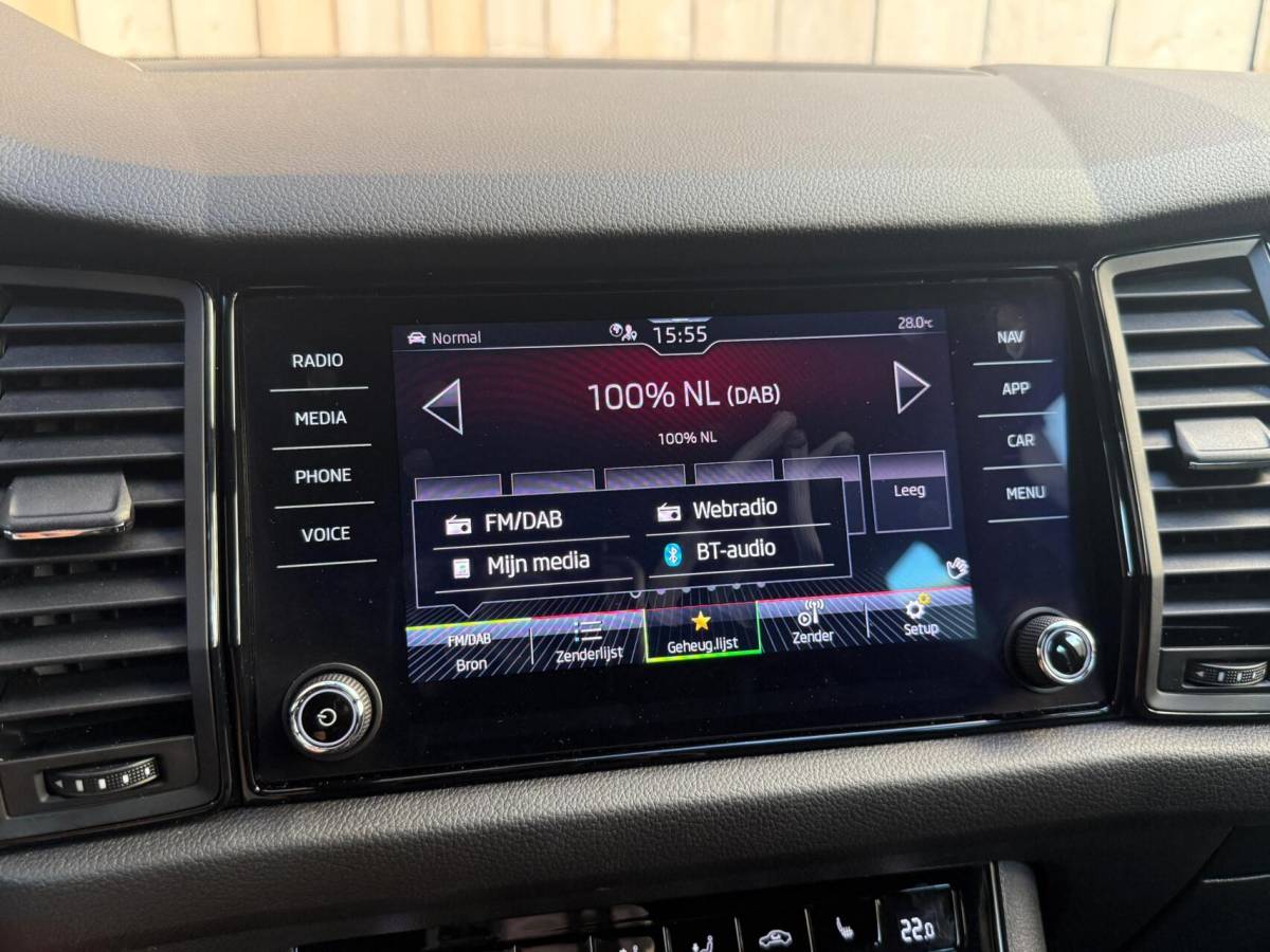 Škoda Kodiaq Skoda Kodiaq 1.5 TSI Sportline Business Automaat | Apple CarPlay/Android Auto | Climate & cruise control | DAB ontvanger | LED koplampen | Navigatiesysteem | Voorstoelen en achterbank verwarmd