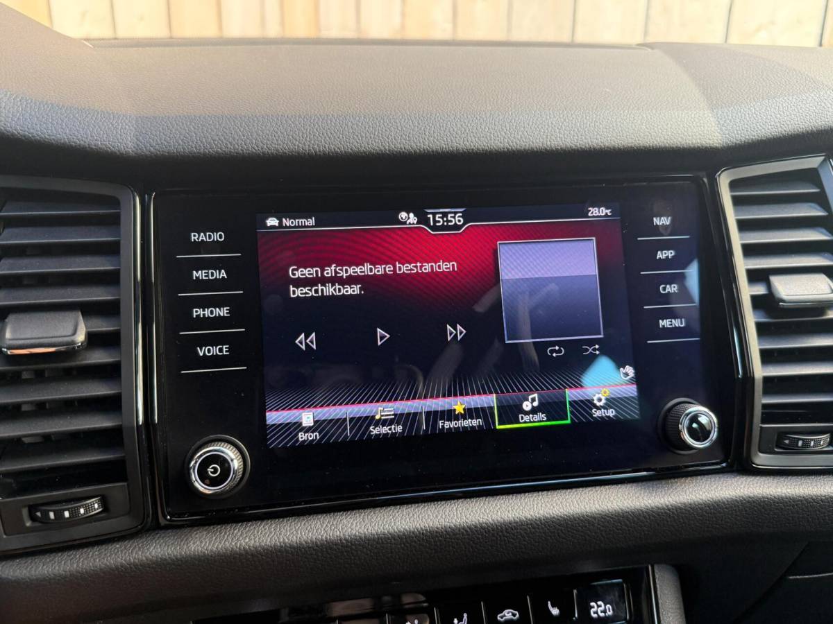 Škoda Kodiaq Skoda Kodiaq 1.5 TSI Sportline Business Automaat | Apple CarPlay/Android Auto | Climate & cruise control | DAB ontvanger | LED koplampen | Navigatiesysteem | Voorstoelen en achterbank verwarmd