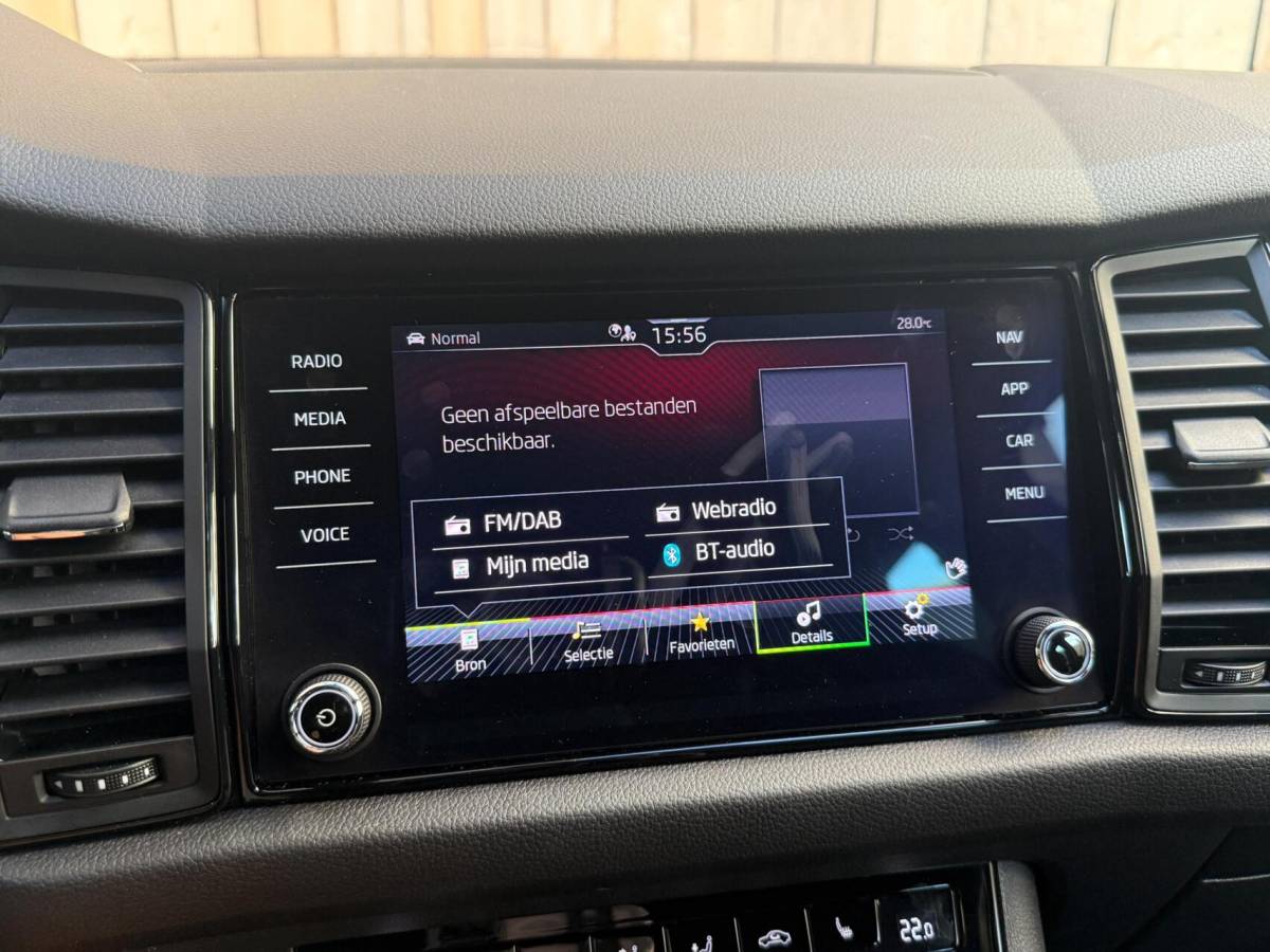 Škoda Kodiaq Skoda Kodiaq 1.5 TSI Sportline Business Automaat | Apple CarPlay/Android Auto | Climate & cruise control | DAB ontvanger | LED koplampen | Navigatiesysteem | Voorstoelen en achterbank verwarmd