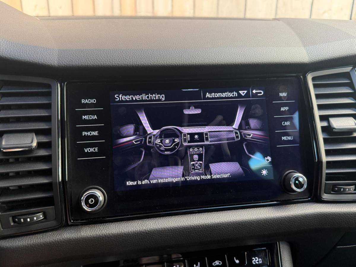 Škoda Kodiaq Skoda Kodiaq 1.5 TSI Sportline Business Automaat | Apple CarPlay/Android Auto | Climate & cruise control | DAB ontvanger | LED koplampen | Navigatiesysteem | Voorstoelen en achterbank verwarmd