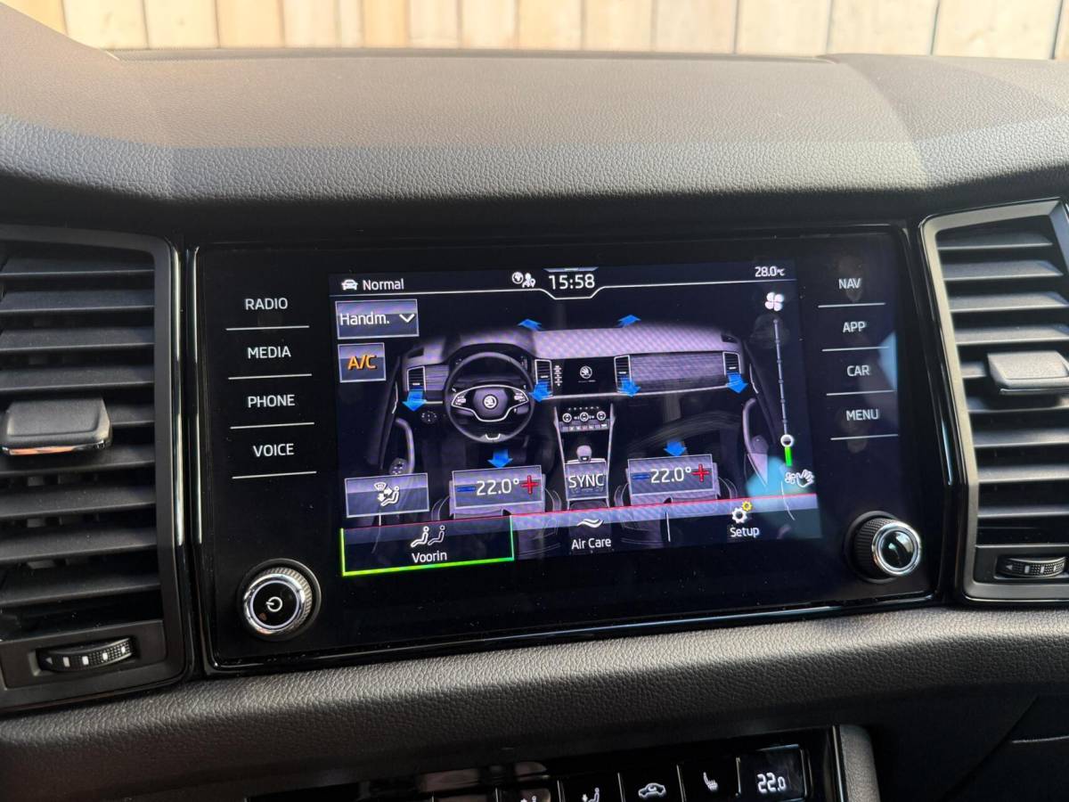 Škoda Kodiaq Skoda Kodiaq 1.5 TSI Sportline Business Automaat | Apple CarPlay/Android Auto | Climate & cruise control | DAB ontvanger | LED koplampen | Navigatiesysteem | Voorstoelen en achterbank verwarmd