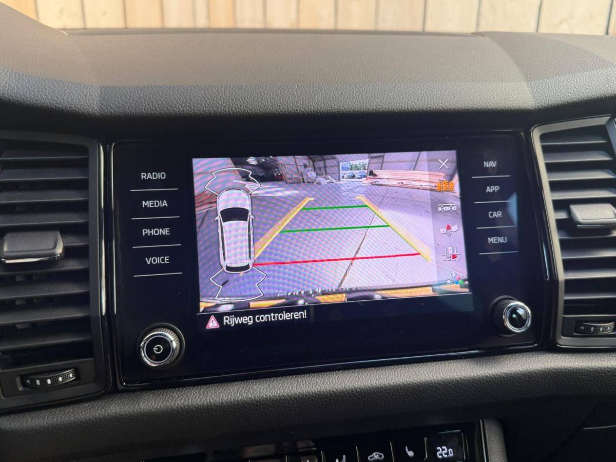 Škoda Kodiaq Skoda Kodiaq 1.5 TSI Sportline Business Automaat | Apple CarPlay/Android Auto | Climate & cruise control | DAB ontvanger | LED koplampen | Navigatiesysteem | Voorstoelen en achterbank verwarmd