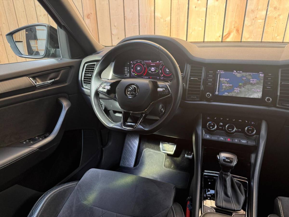 Škoda Kodiaq Skoda Kodiaq 1.5 TSI Sportline Business Automaat | Apple CarPlay/Android Auto | Climate & cruise control | DAB ontvanger | LED koplampen | Navigatiesysteem | Voorstoelen en achterbank verwarmd