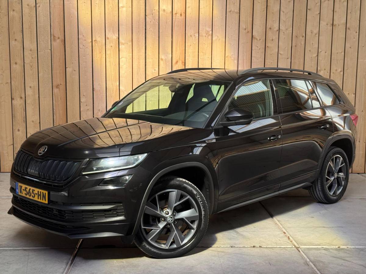 Škoda Kodiaq Skoda Kodiaq 1.5 TSI Sportline Business Automaat | Apple CarPlay/Android Auto | Climate & cruise control | DAB ontvanger | LED koplampen | Navigatiesysteem | Voorstoelen en achterbank verwarmd