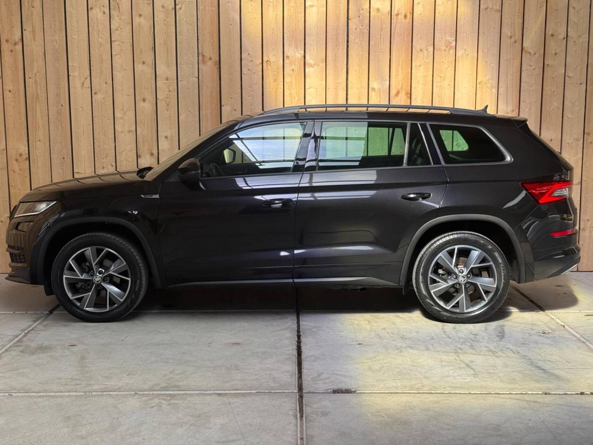 Škoda Kodiaq Skoda Kodiaq 1.5 TSI Sportline Business Automaat | Apple CarPlay/Android Auto | Climate & cruise control | DAB ontvanger | LED koplampen | Navigatiesysteem | Voorstoelen en achterbank verwarmd