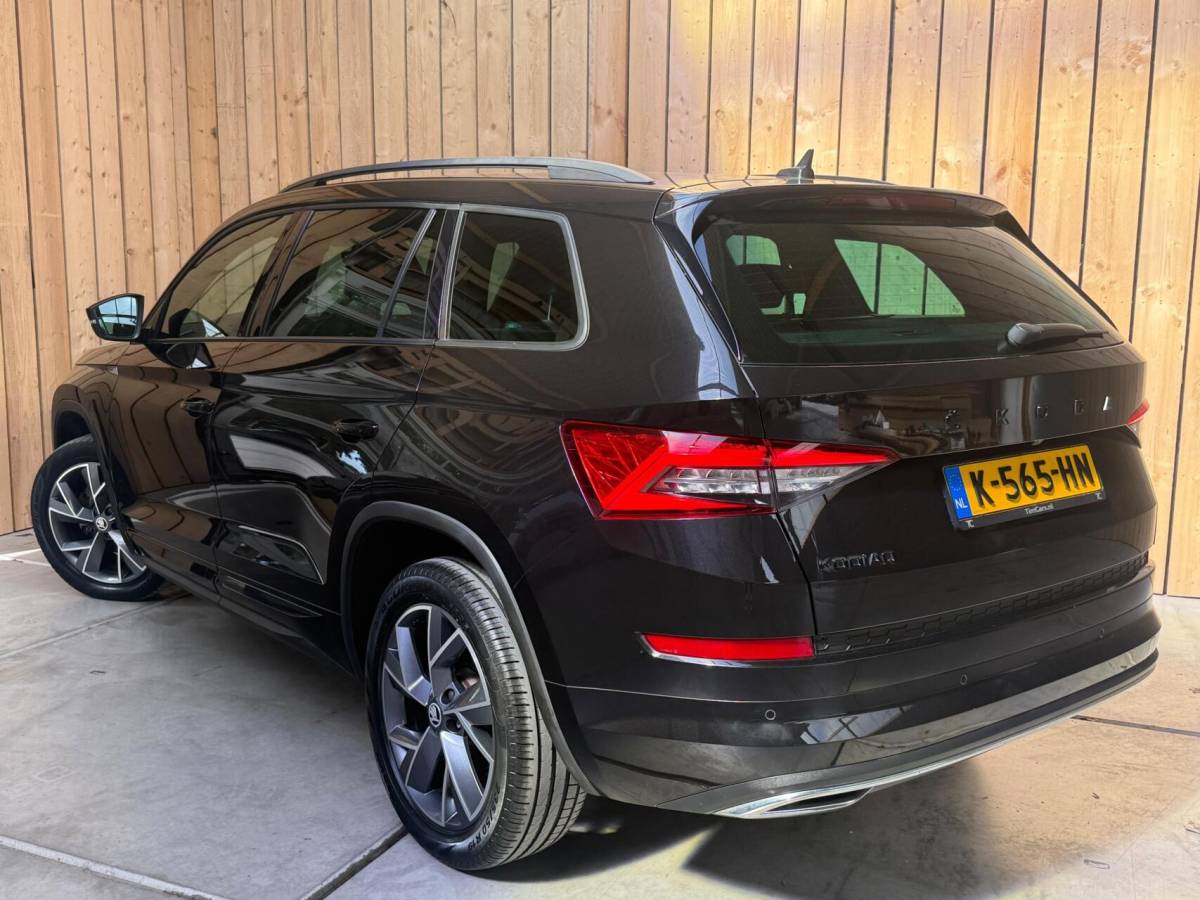 Škoda Kodiaq Skoda Kodiaq 1.5 TSI Sportline Business Automaat | Apple CarPlay/Android Auto | Climate & cruise control | DAB ontvanger | LED koplampen | Navigatiesysteem | Voorstoelen en achterbank verwarmd