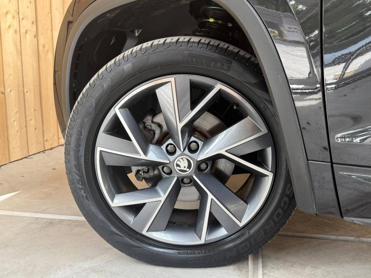 Škoda Kodiaq Skoda Kodiaq 1.5 TSI Sportline Business Automaat | Apple CarPlay/Android Auto | Climate & cruise control | DAB ontvanger | LED koplampen | Navigatiesysteem | Voorstoelen en achterbank verwarmd