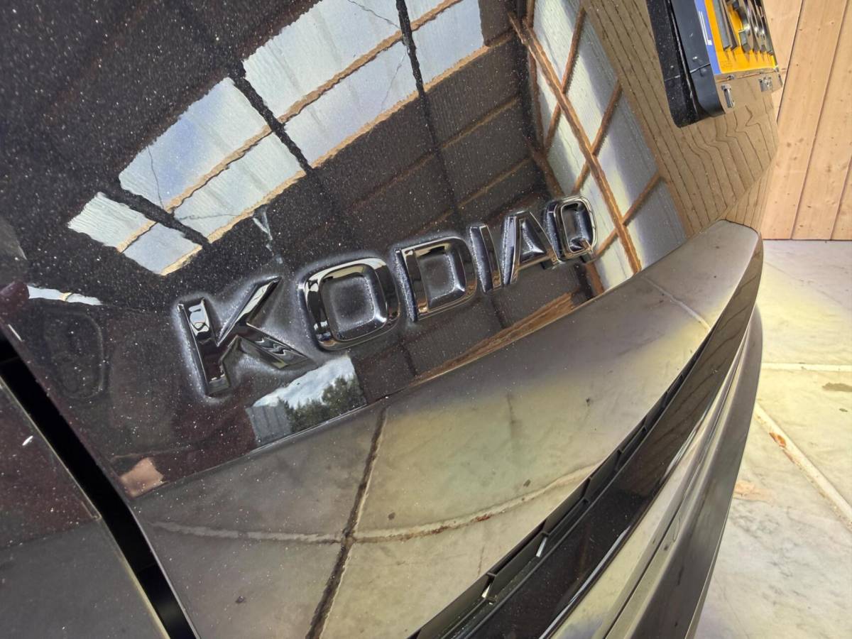 Škoda Kodiaq Skoda Kodiaq 1.5 TSI Sportline Business Automaat | Apple CarPlay/Android Auto | Climate & cruise control | DAB ontvanger | LED koplampen | Navigatiesysteem | Voorstoelen en achterbank verwarmd
