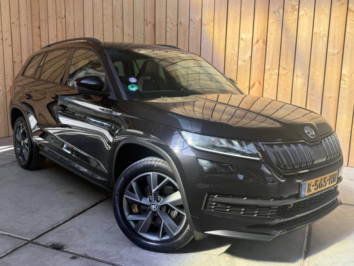 Škoda Kodiaq Skoda Kodiaq 1.5 TSI Sportline Business Automaat | Apple CarPlay/Android Auto | Climate & cruise control | DAB ontvanger | LED koplampen | Navigatiesysteem | Voorstoelen en achterbank verwarmd