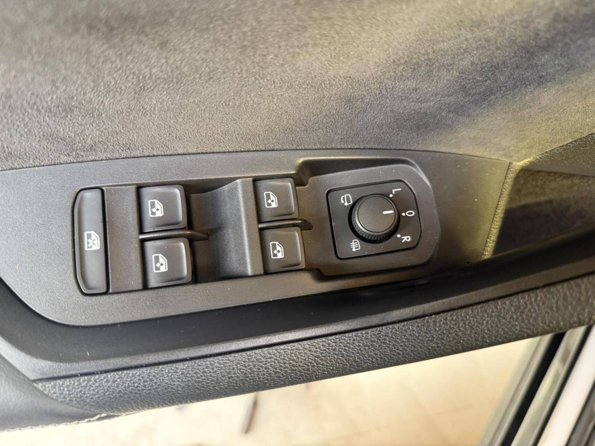 Škoda Kodiaq Skoda Kodiaq 1.5 TSI Sportline Business Automaat | Apple CarPlay/Android Auto | Climate & cruise control | DAB ontvanger | LED koplampen | Navigatiesysteem | Voorstoelen en achterbank verwarmd