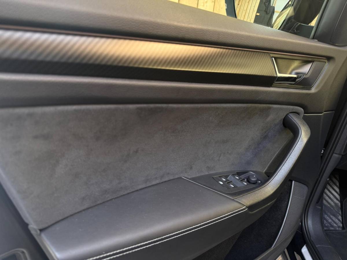 Škoda Kodiaq Skoda Kodiaq 1.5 TSI Sportline Business Automaat | Apple CarPlay/Android Auto | Climate & cruise control | DAB ontvanger | LED koplampen | Navigatiesysteem | Voorstoelen en achterbank verwarmd