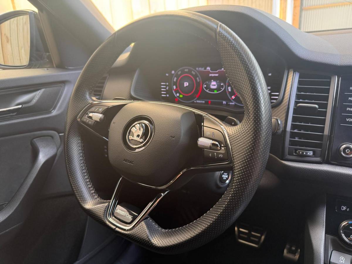 Škoda Kodiaq Skoda Kodiaq 1.5 TSI Sportline Business Automaat | Apple CarPlay/Android Auto | Climate & cruise control | DAB ontvanger | LED koplampen | Navigatiesysteem | Voorstoelen en achterbank verwarmd