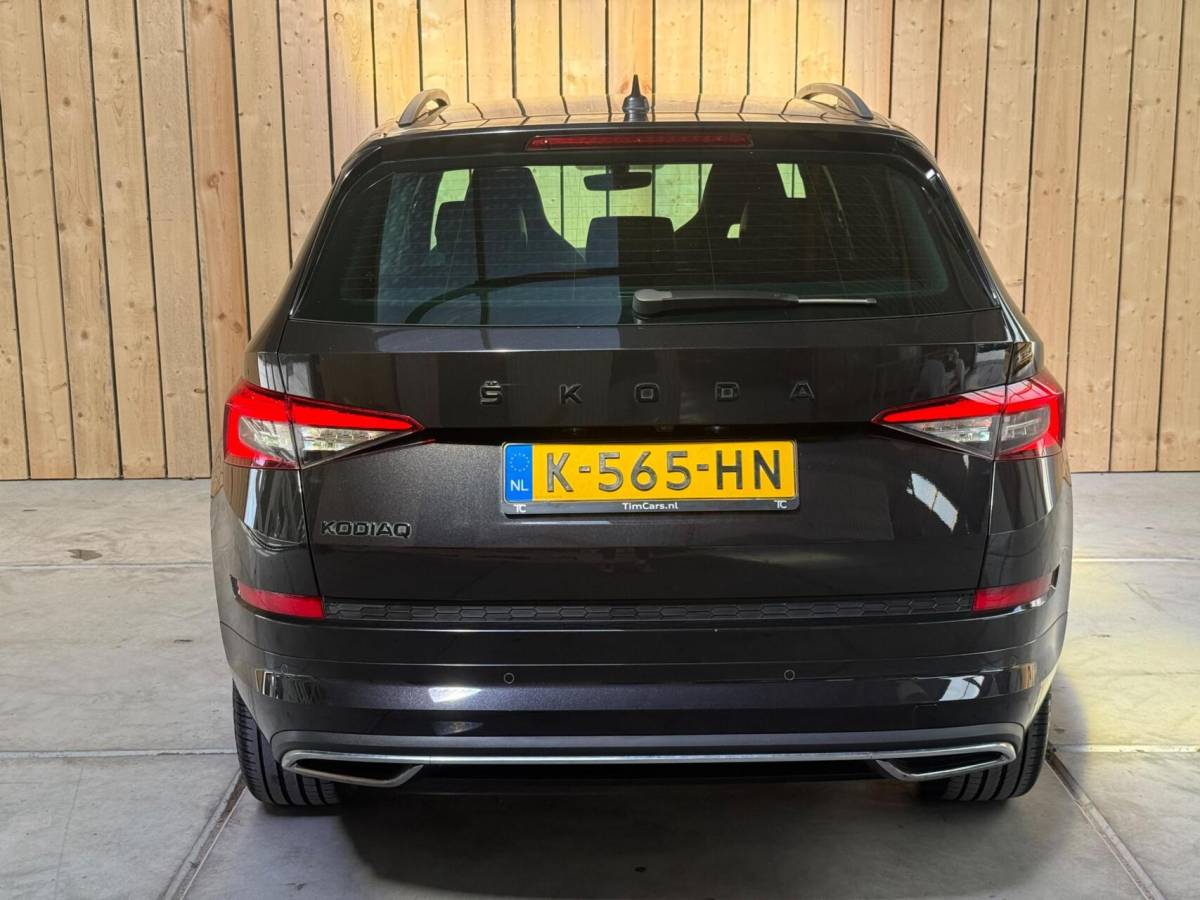 Škoda Kodiaq Skoda Kodiaq 1.5 TSI Sportline Business Automaat | Apple CarPlay/Android Auto | Climate & cruise control | DAB ontvanger | LED koplampen | Navigatiesysteem | Voorstoelen en achterbank verwarmd