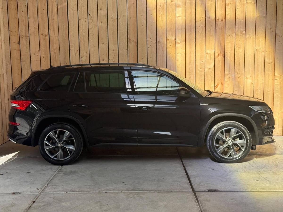 Škoda Kodiaq Skoda Kodiaq 1.5 TSI Sportline Business Automaat | Apple CarPlay/Android Auto | Climate & cruise control | DAB ontvanger | LED koplampen | Navigatiesysteem | Voorstoelen en achterbank verwarmd