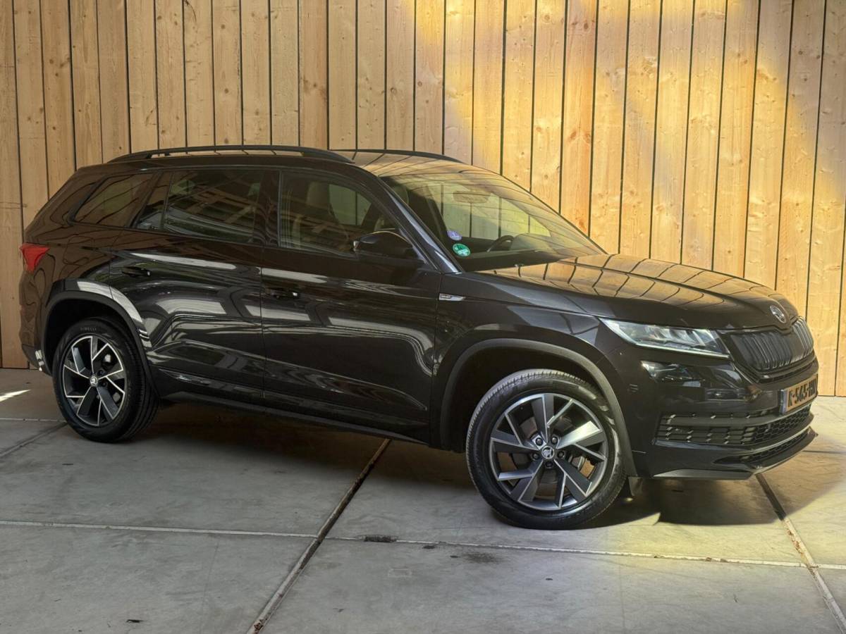 Škoda Kodiaq Skoda Kodiaq 1.5 TSI Sportline Business Automaat | Apple CarPlay/Android Auto | Climate & cruise control | DAB ontvanger | LED koplampen | Navigatiesysteem | Voorstoelen en achterbank verwarmd