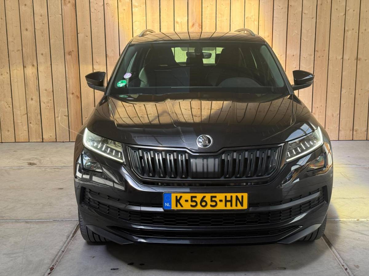 Škoda Kodiaq Skoda Kodiaq 1.5 TSI Sportline Business Automaat | Apple CarPlay/Android Auto | Climate & cruise control | DAB ontvanger | LED koplampen | Navigatiesysteem | Voorstoelen en achterbank verwarmd