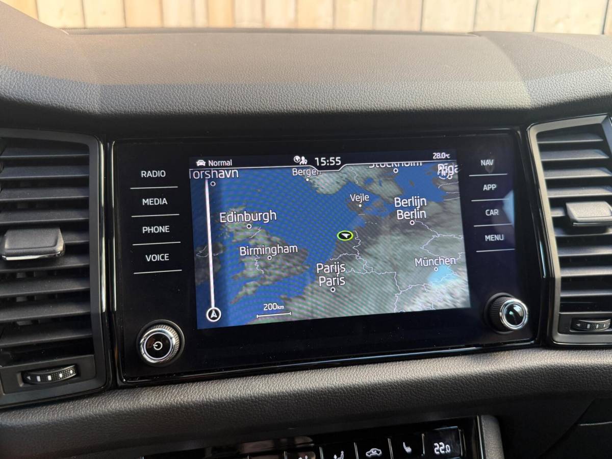 Škoda Kodiaq Skoda Kodiaq 1.5 TSI Sportline Business Automaat | Apple CarPlay/Android Auto | Climate & cruise control | DAB ontvanger | LED koplampen | Navigatiesysteem | Voorstoelen en achterbank verwarmd