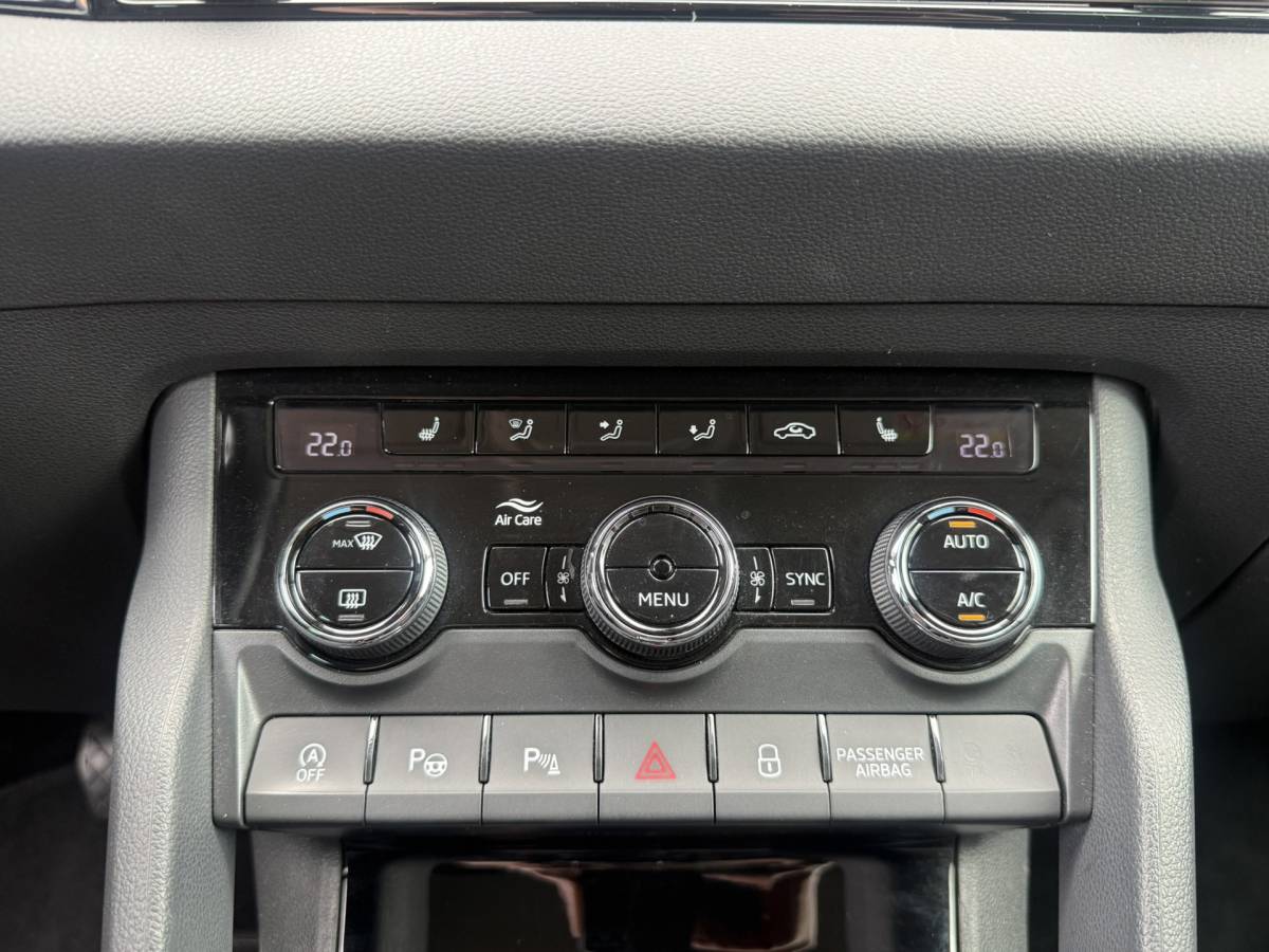 Škoda Karoq Skoda KAROQ 1.5 TSI ACT Style | Trekhaak | LED | Virtual | Stoelverw. |