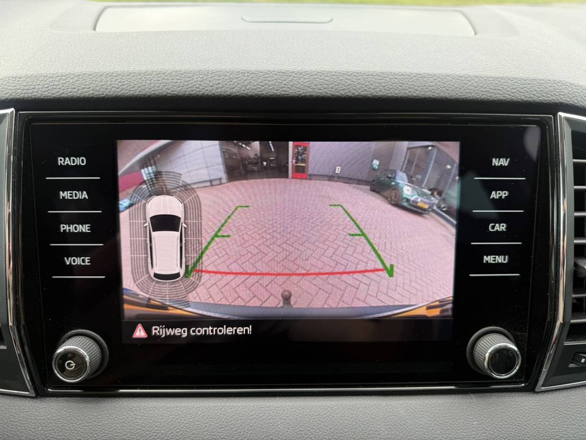 Škoda Karoq Skoda KAROQ 1.5 TSI ACT Style | Trekhaak | LED | Virtual | Stoelverw. |