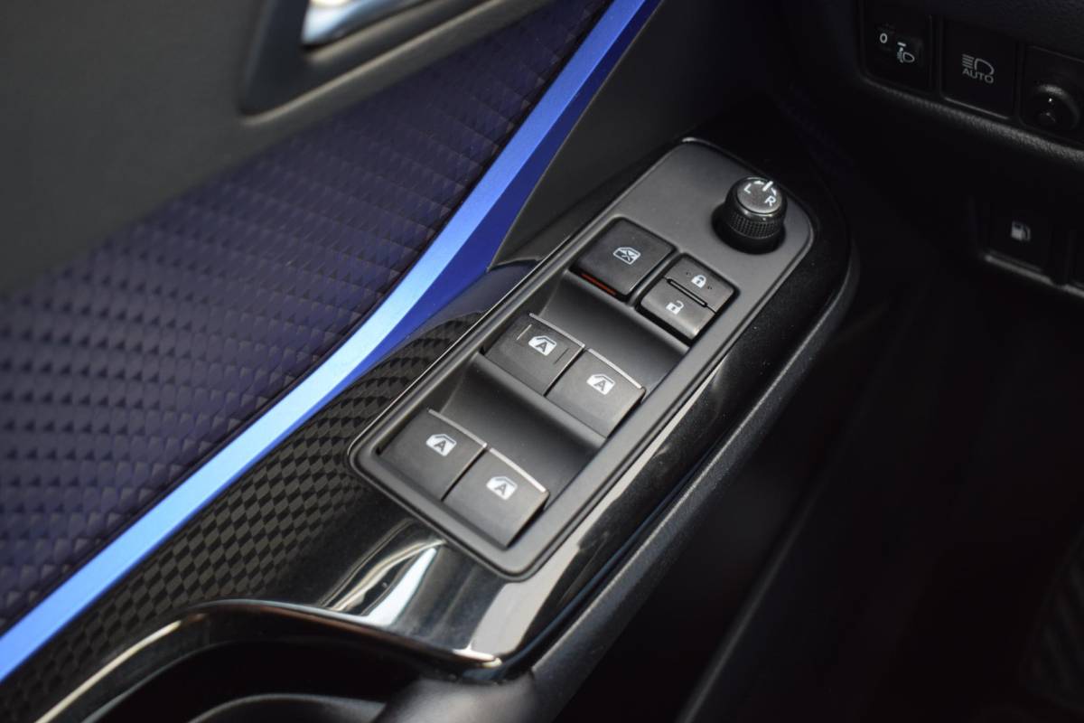 Toyota C-HR Toyota C-HR 1.8 Hybrid Style Ultimate | Trekhaak | Leer | Stoelverwarming | Navi