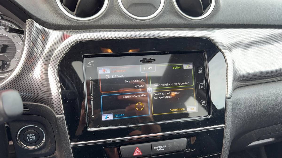 Suzuki Vitara Suzuki Vitara 1.5 Hybrid Select AUTOMAAT / PANORAMADAK / LEDER-ALCANTARA / STOELVERW / FULL LED / CAMERA / CARPLAY / NAVI