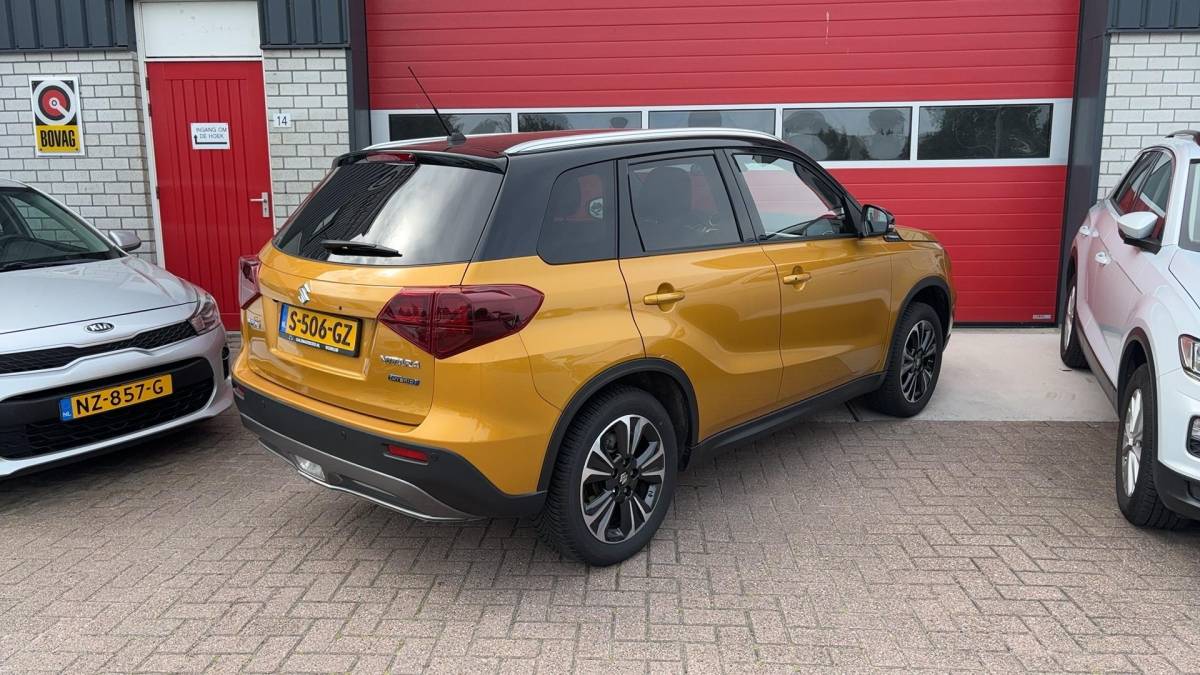 Suzuki Vitara Suzuki Vitara 1.5 Hybrid Select AUTOMAAT / PANORAMADAK / LEDER-ALCANTARA / STOELVERW / FULL LED / CAMERA / CARPLAY / NAVI