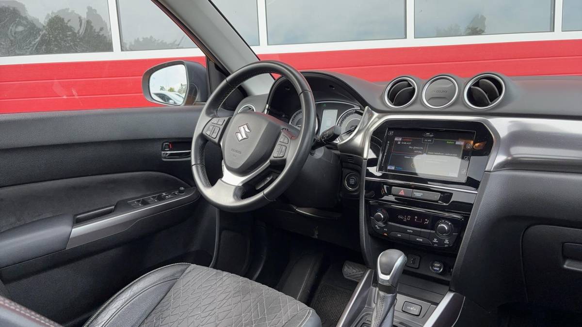 Suzuki Vitara Suzuki Vitara 1.5 Hybrid Select AUTOMAAT / PANORAMADAK / LEDER-ALCANTARA / STOELVERW / FULL LED / CAMERA / CARPLAY / NAVI