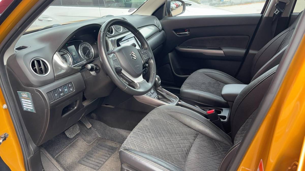 Suzuki Vitara Suzuki Vitara 1.5 Hybrid Select AUTOMAAT / PANORAMADAK / LEDER-ALCANTARA / STOELVERW / FULL LED / CAMERA / CARPLAY / NAVI