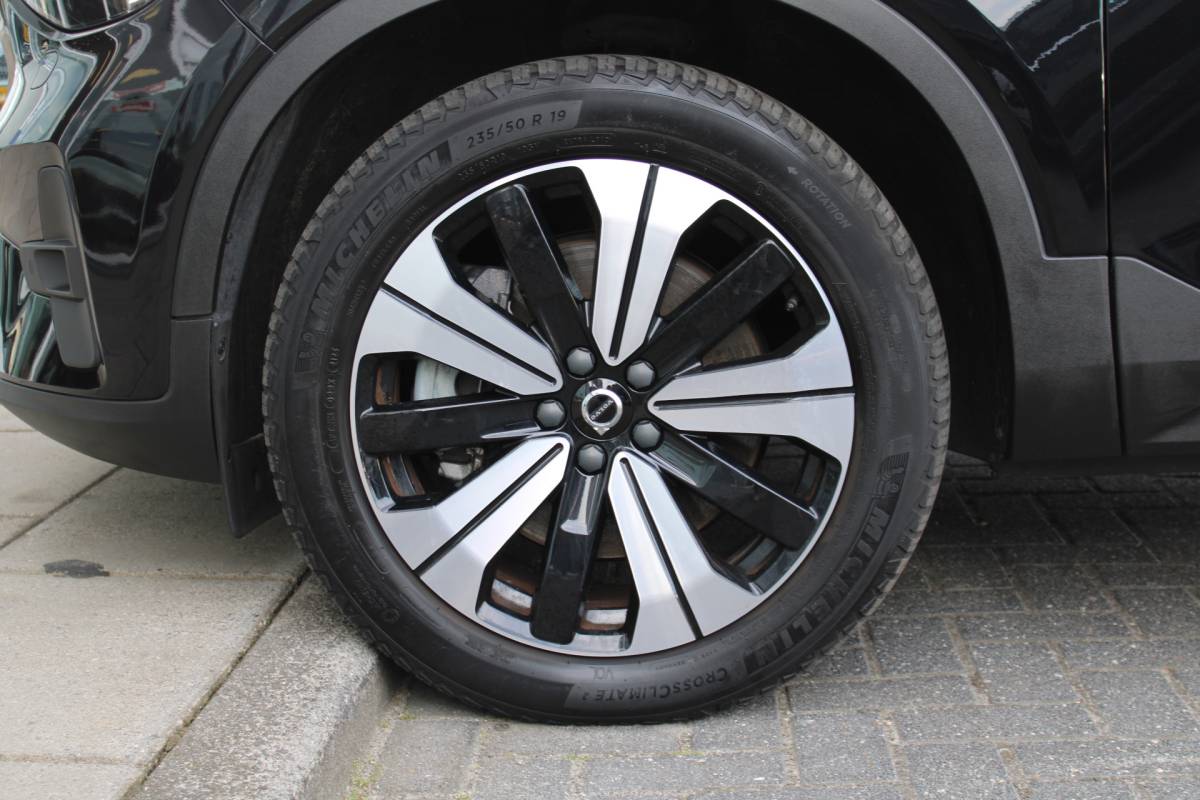 Volvo XC40 Volvo XC40 T5 Plug-in hybrid Plus Bright | H& K Audio | Memory | Trekhaak | Stoel/stuurverwarming | Camera | Climate | Leer |