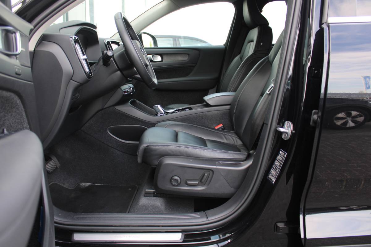 Volvo XC40 Volvo XC40 T5 Plug-in hybrid Plus Bright | H& K Audio | Memory | Trekhaak | Stoel/stuurverwarming | Camera | Climate | Leer |
