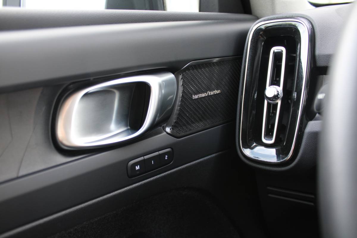 Volvo XC40 Volvo XC40 T5 Plug-in hybrid Plus Bright | H& K Audio | Memory | Trekhaak | Stoel/stuurverwarming | Camera | Climate | Leer |