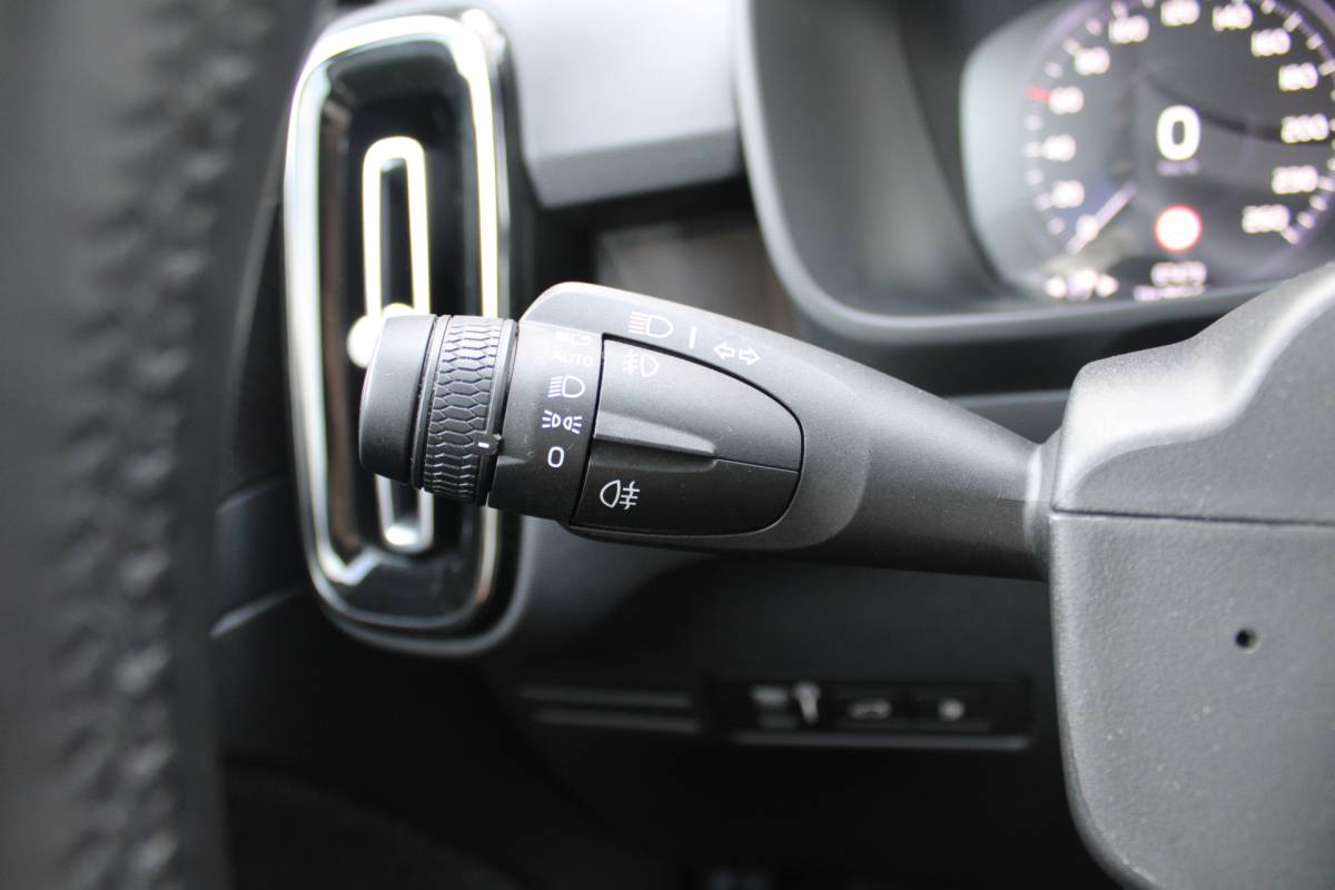 Volvo XC40 Volvo XC40 T5 Plug-in hybrid Plus Bright | H& K Audio | Memory | Trekhaak | Stoel/stuurverwarming | Camera | Climate | Leer |