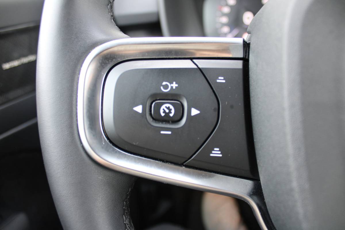 Volvo XC40 Volvo XC40 T5 Plug-in hybrid Plus Bright | H& K Audio | Memory | Trekhaak | Stoel/stuurverwarming | Camera | Climate | Leer |